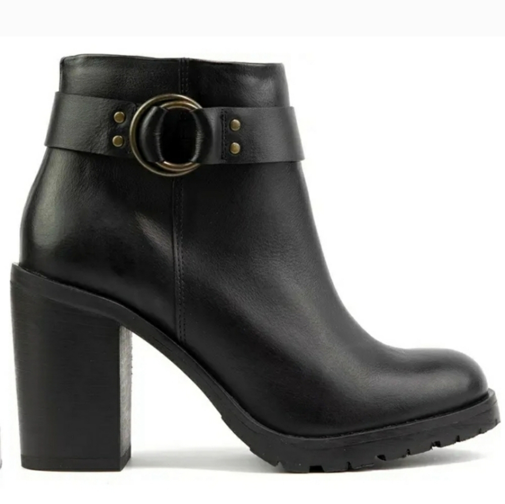 Crēvo Katheryn Black Ankle Booties With Buckle Size 9